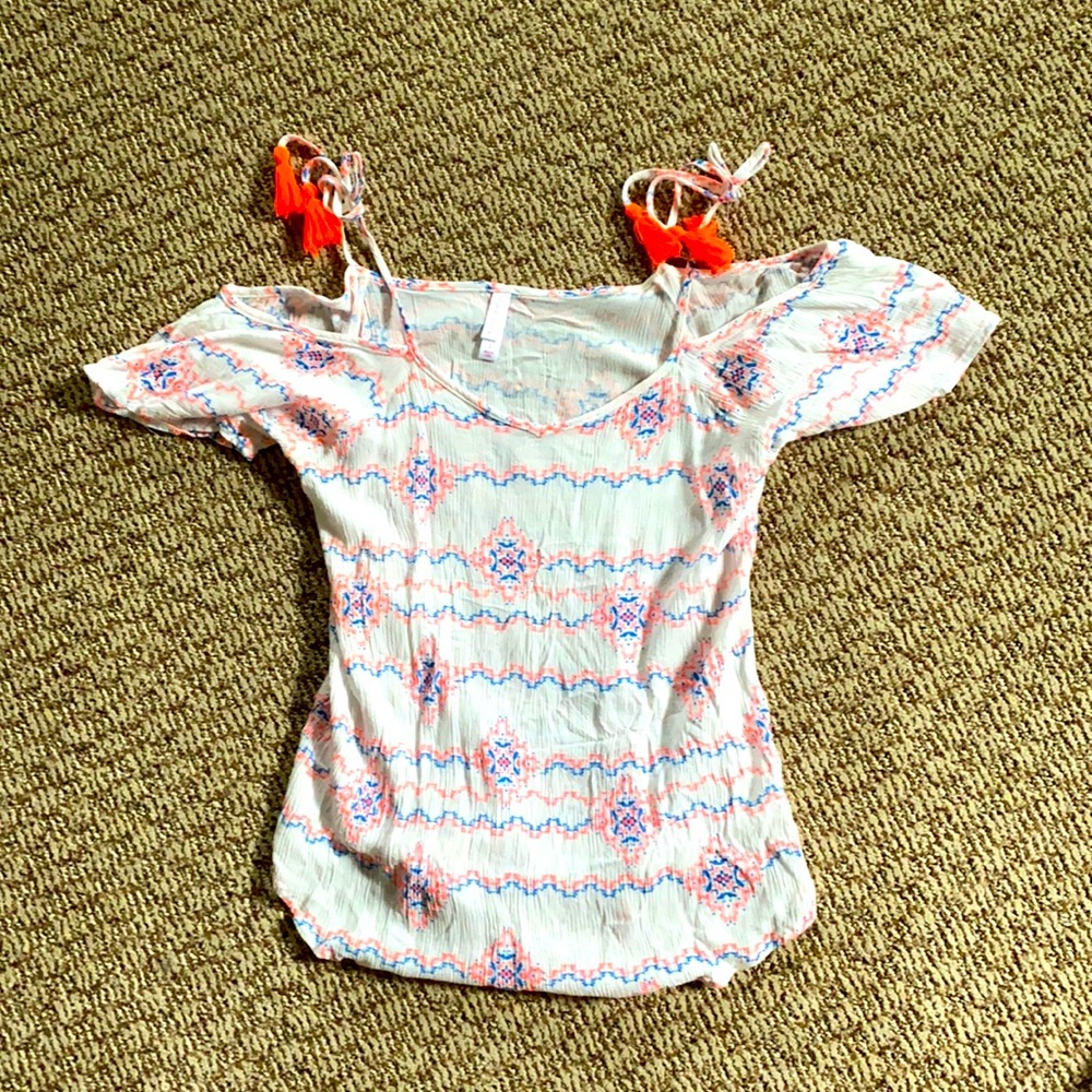 Off the shoulder sleeves top